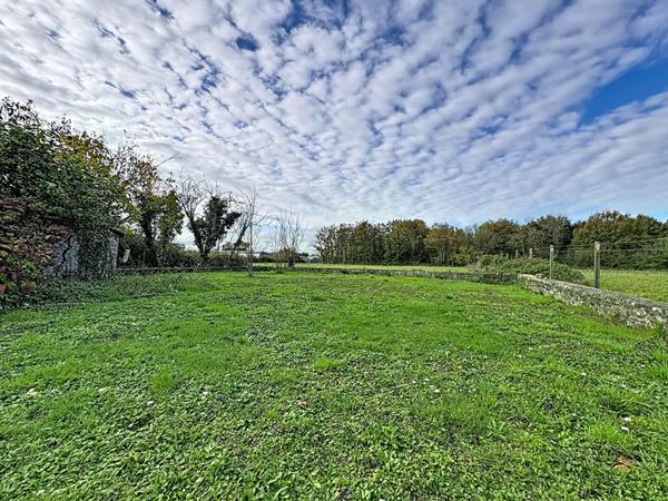 Maison familiale à vendre à CHAMPTOCEAUX - 4 chambres, jardin et dépendances