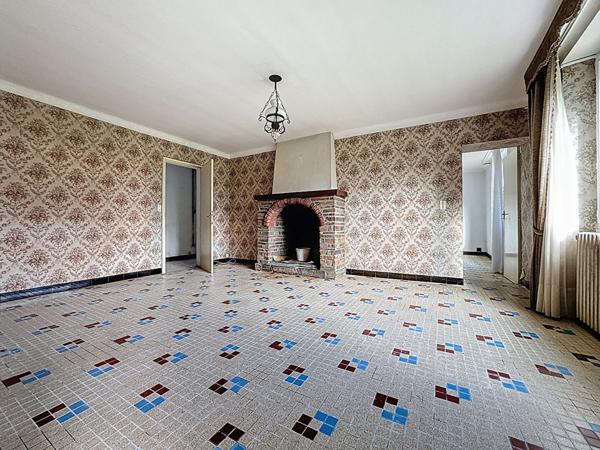 Maison familiale à vendre à CHAMPTOCEAUX - 4 chambres, jardin et dépendances