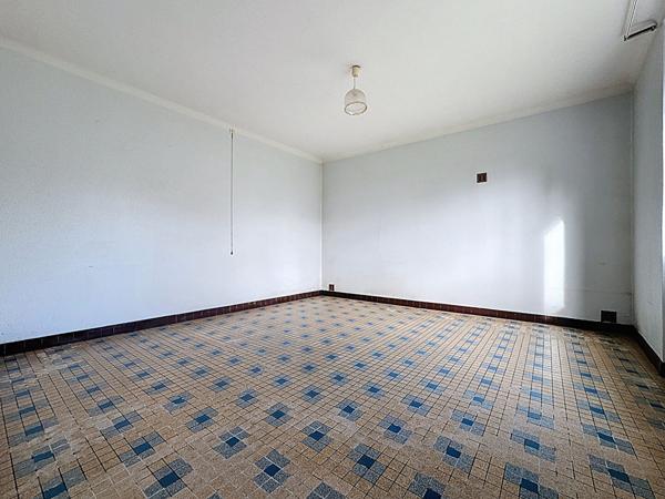 Maison familiale à vendre à CHAMPTOCEAUX - 4 chambres, jardin et dépendances