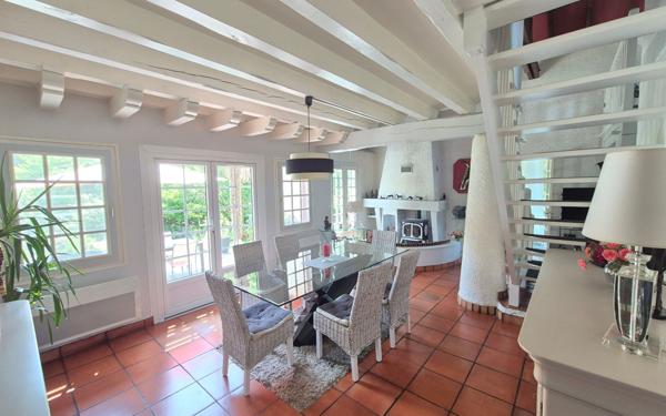 Maison à vendre    5 pièces •  Arjuzanx