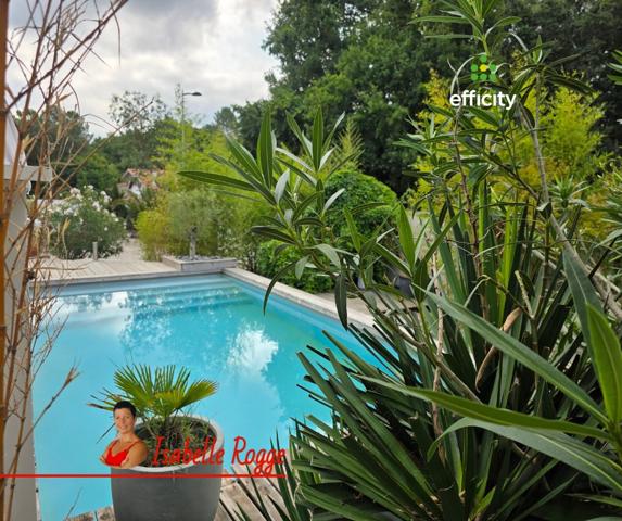 Maison
         6 pièces
        - 140 m² Bien prestige 630 000 € *