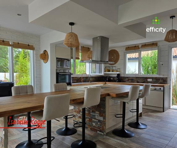 Maison
         6 pièces
        - 140 m² Bien prestige 630 000 € *