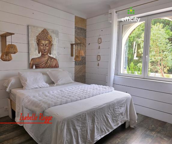 Maison
         6 pièces
        - 140 m² Bien prestige 630 000 € *