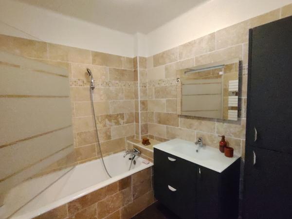 Avignon (84000) APPARTEMENT T3 MEUBLE AVEC GARAGE