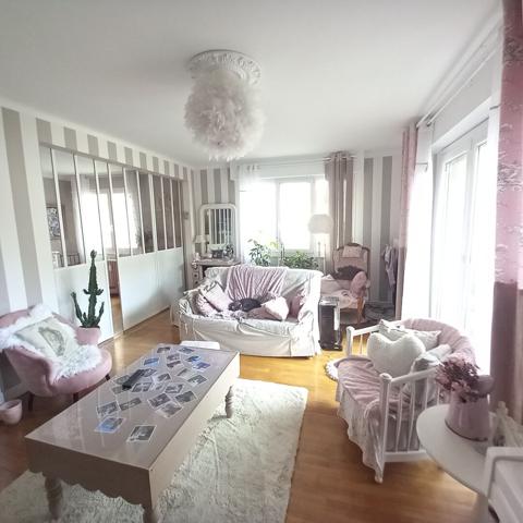 Appartement CHAPRAIS 4 pièce(s) 88m2 Un projet de rénovation isolation et façade de la copropriété est en cours ,travaux entièrement prise en charge par le vendeur .