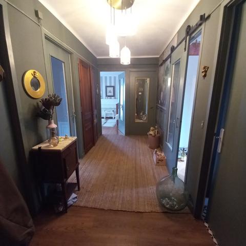 Appartement CHAPRAIS 4 pièce(s) 88m2 Un projet de rénovation isolation et façade de la copropriété est en cours ,travaux entièrement prise en charge par le vendeur .