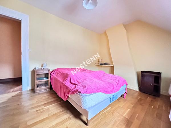 Charmante maison en pierre de Loire d'environ 112.19 m² comprenant 4 chambres à vendre dans le centre ville de La Chartre-sur-le-Loir (72340)