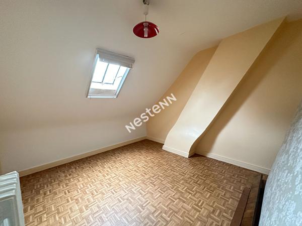 Charmante maison en pierre de Loire d'environ 112.19 m² comprenant 4 chambres à vendre dans le centre ville de La Chartre-sur-le-Loir (72340)