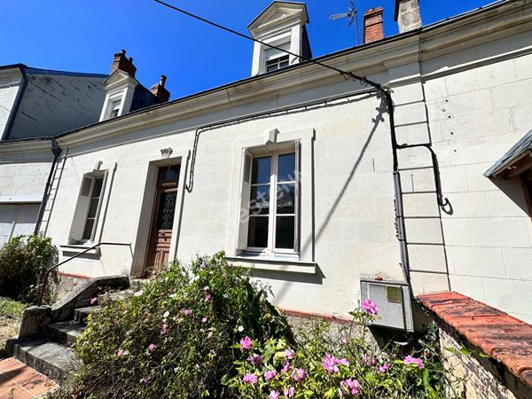 Charmante maison en pierre de Loire d'environ 112.19 m² comprenant 4 chambres à vendre dans le centre ville de La Chartre-sur-le-Loir (72340)