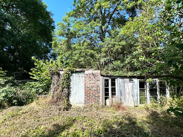 Charmante maison en pierre de Loire d'environ 112.19 m² comprenant 4 chambres à vendre dans le centre ville de La Chartre-sur-le-Loir (72340)