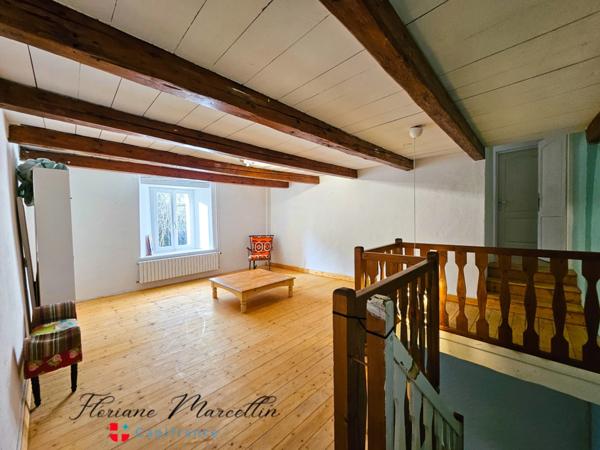 APPARTEMENT, TYPE MAISON, JARDIN PRIVATIF, CELLIER, PARKING, PERS-JUSSY, COUR PRIVATIVE,