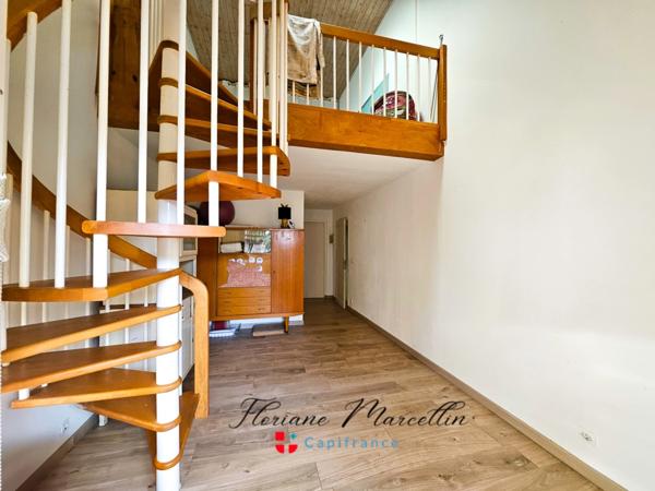 APPARTEMENT, TYPE MAISON, JARDIN PRIVATIF, CELLIER, PARKING, PERS-JUSSY, COUR PRIVATIVE,