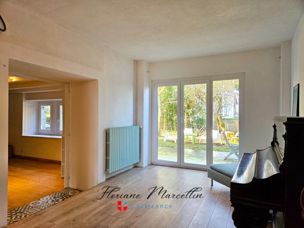 APPARTEMENT, TYPE MAISON, JARDIN PRIVATIF, CELLIER, PARKING, PERS-JUSSY, COUR PRIVATIVE,