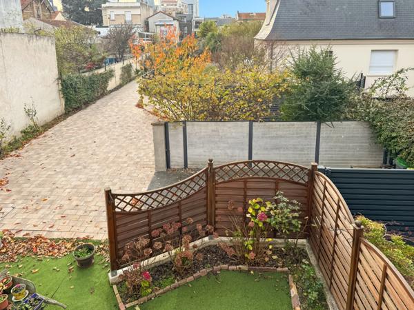 92 Courbevoie – Rue Hoche – Maison familiale avec jardin, garage et annexes