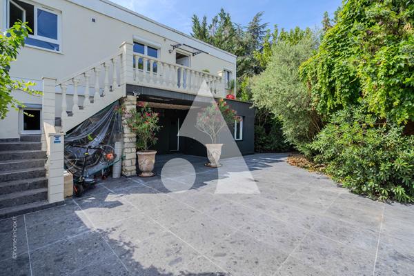 Maison 10 pièces 222 m2