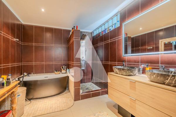 Maison 10 pièces 222 m2