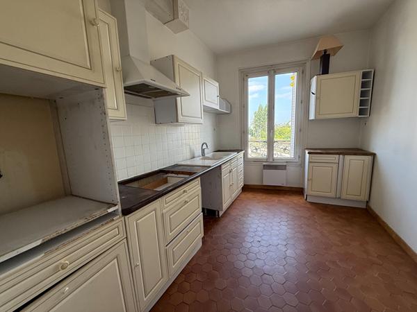 VILLEMOMBLE Appartement 3 pièces 72 m2 hyper-centre lumineux cachet de l'ancien