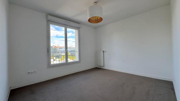 Appartement Corbeil Essonnes 2 pièce(s) - Place de parking en sous-sol