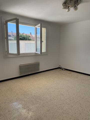 Cabrières-d'Avignon (84220) Appartement au rez-de-chaussée avec garage