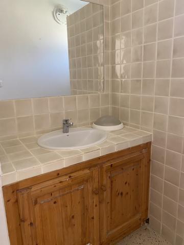 Cabrières-d'Avignon (84220) Appartement au rez-de-chaussée avec garage