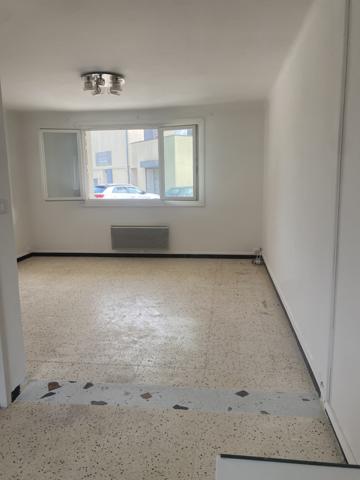 Cabrières-d'Avignon (84220) Appartement au rez-de-chaussée avec garage