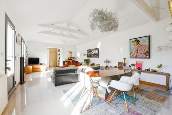 Belle maison contemporaine de 145 m2 + 100 m2  et jardin proche Nansouty