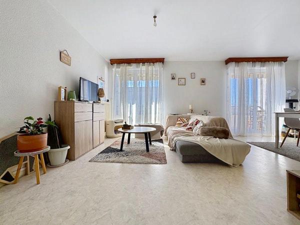 joli T2 avec double balcon et garage