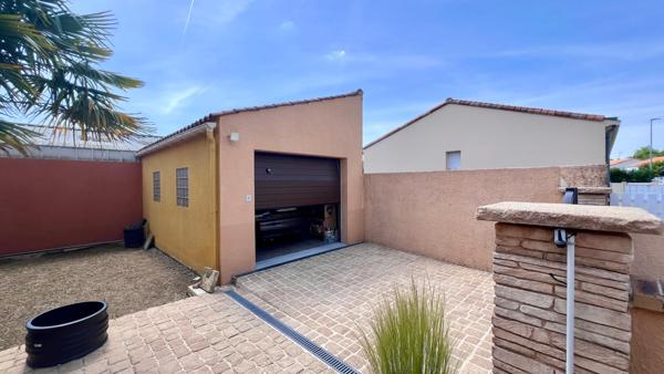 Magnifique Maison proche tous commerce avec Studio et rente  - Route d'Aizenay -