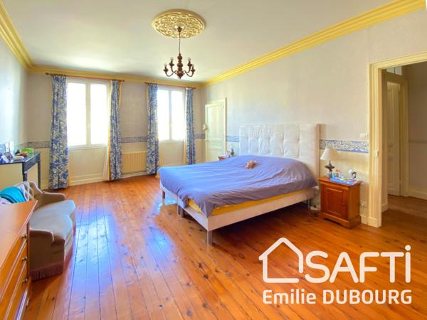Maison en pierre de 282m² - 8 pièces