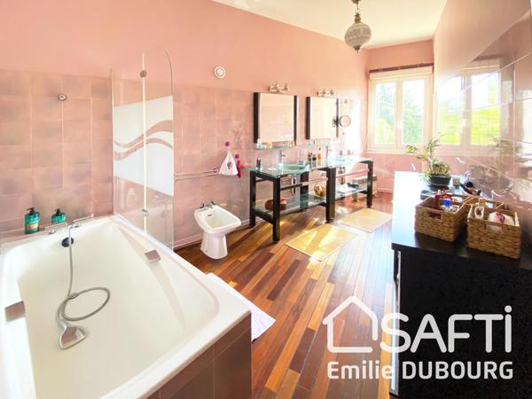 Maison en pierre de 282m² - 8 pièces