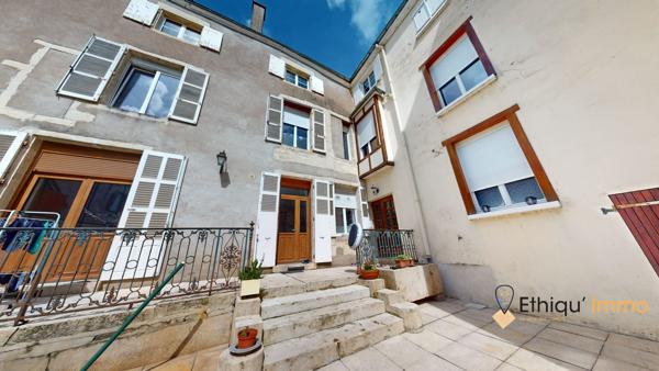 maison de maître 270 m2  plein coeur de bar-sur-aube grange terrasse cour intérieure
