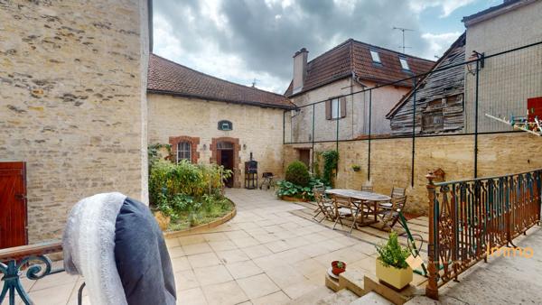 maison de maître 270 m2  plein coeur de bar-sur-aube grange terrasse cour intérieure