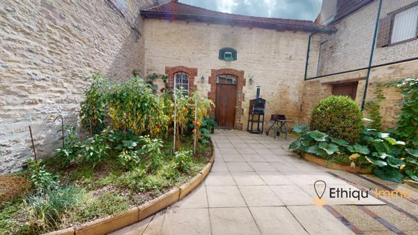maison de maître 270 m2  plein coeur de bar-sur-aube grange terrasse cour intérieure