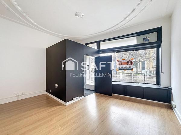 Mur commercial libre de toute occupation