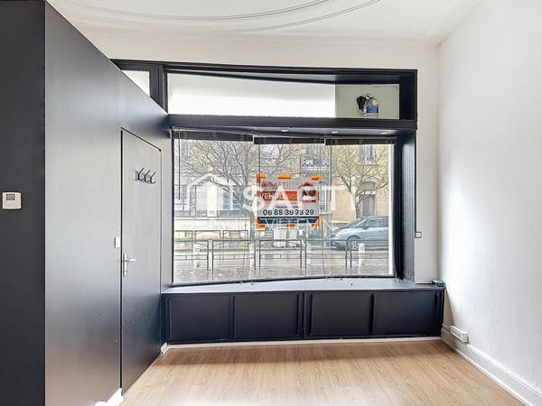 Mur commercial libre de toute occupation