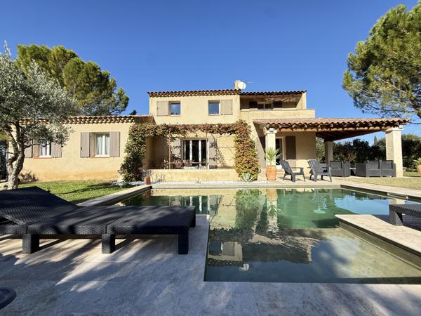 Meyrargues (13650) Maison 170m2 sur un terrain de 4000m2 piscine et garage