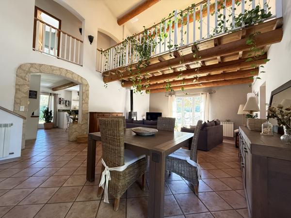 Meyrargues (13650) Maison 170m2 sur un terrain de 4000m2 piscine et garage