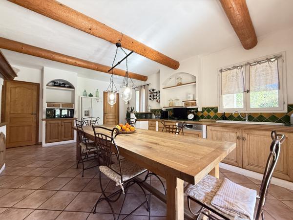 Meyrargues (13650) Maison 170m2 sur un terrain de 4000m2 piscine et garage