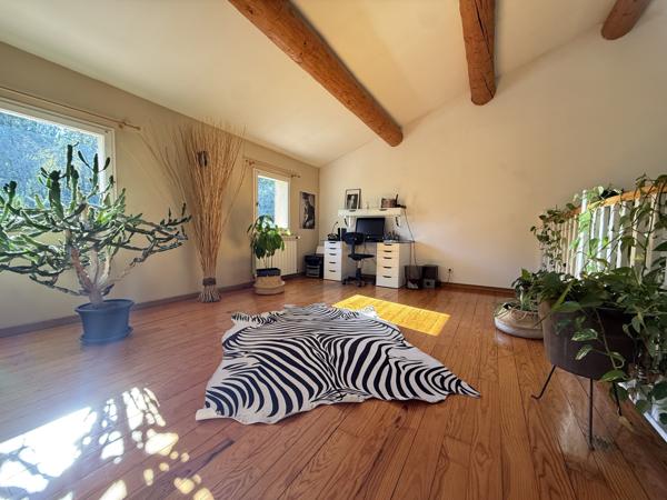 Meyrargues (13650) Maison 170m2 sur un terrain de 4000m2 piscine et garage