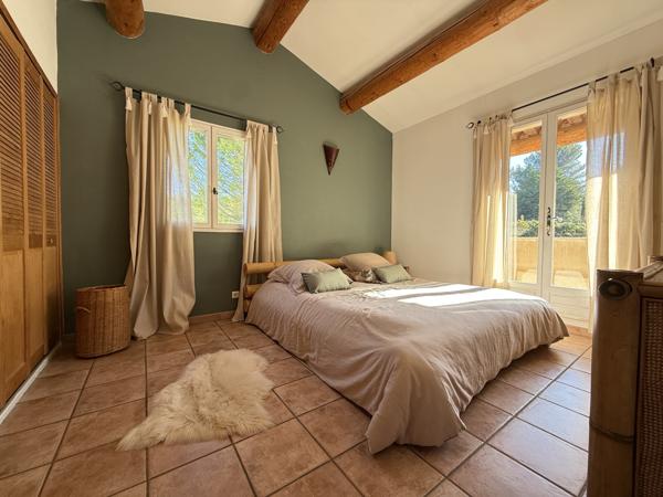 Meyrargues (13650) Maison 170m2 sur un terrain de 4000m2 piscine et garage