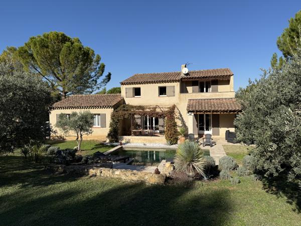 Meyrargues (13650) Maison 170m2 sur un terrain de 4000m2 piscine et garage