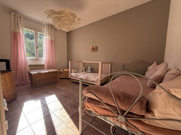 Meyrargues (13650) Maison 170m2 sur un terrain de 4000m2 piscine et garage