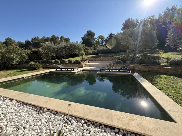 Meyrargues (13650) Maison 170m2 sur un terrain de 4000m2 piscine et garage