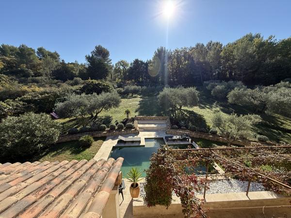 Meyrargues (13650) Maison 170m2 sur un terrain de 4000m2 piscine et garage