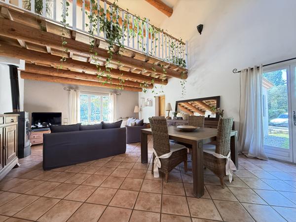 Meyrargues (13650) Maison 170m2 sur un terrain de 4000m2 piscine et garage