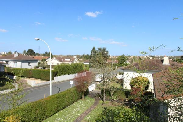 CHOLET LE PLESSIS, MAISON 5 CHAMBRES SUR SOUS-SOL TOTAL