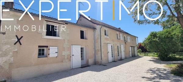 Ouzilly (86380) Longère de charme à fort potentiel avec dépendances et grand terrain piscinable