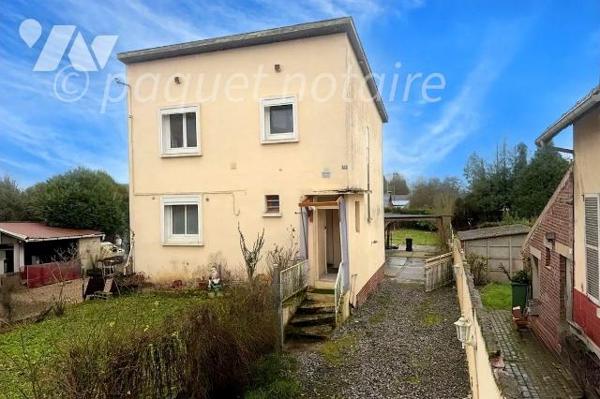Maison individuelle
Comprenant entrée, cuisine ouverte sur séjour. Accès sur la terrasse de 15...