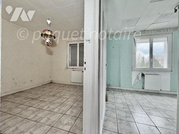 Maison individuelle
Comprenant entrée, cuisine ouverte sur séjour. Accès sur la terrasse de 15...