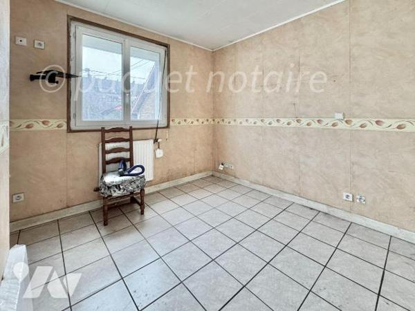 Maison individuelle
Comprenant entrée, cuisine ouverte sur séjour. Accès sur la terrasse de 15...